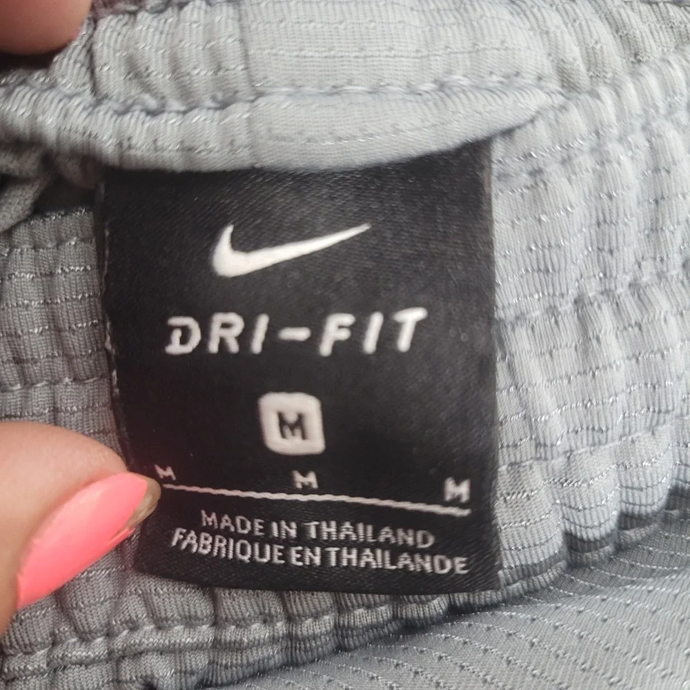 Nike Dri-FIT Mens Grey Black Mesh Athletic Training Shorts Size Medium